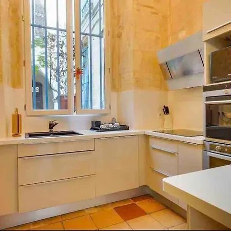 Daire Place St Pierre - Centre - 4 Pers *